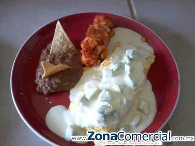 EL SAZON DE REGINA - tambien tenemos el delicioso omelet poblano relleno de queso crema ,grano de elotes y chile poblano bañado en salssa de aguacate papas a la mantequilla y frijoles...