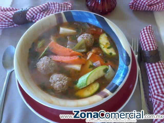 hoy martes tenemos de comida economica albondigas de res muy ricas o tostadas con carne y sopa del dia acompañado con agua de sabor 