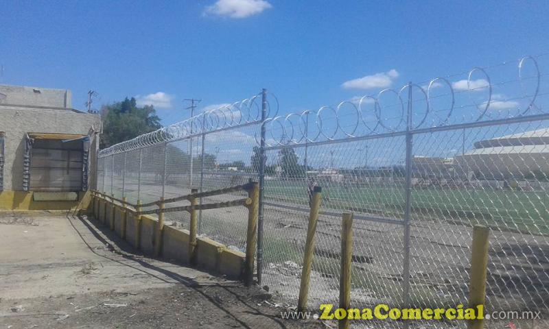 Cercado en patios de descarga en antiguo VH Plaza grande