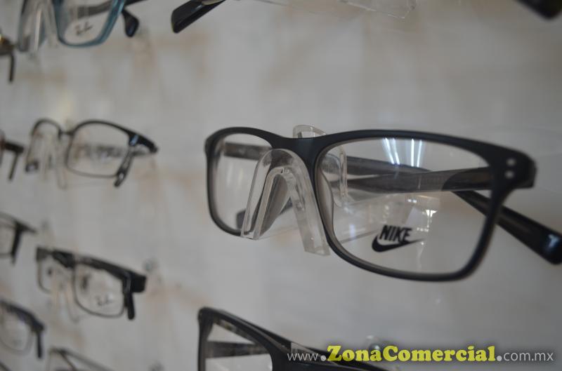  Lentes graduados y Lentes para sol de las marcas Tom Ford, Prada, Azzaro, Oakley, Guess, Burberry, Versace, Ray Ban, Lacoste, Dolce and Gabbana, Calvin Klein, Converse, Perry Ellis, Bulgari, Nine West, Nike entre otras.