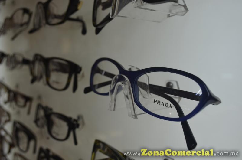  Lentes graduados y Lentes para sol de las marcas Tom Ford, Prada, Azzaro, Oakley, Guess, Burberry, Versace, Ray Ban, Lacoste, Dolce and Gabbana, Calvin Klein, Converse, Perry Ellis, Bulgari, Nine West, Nike entre otras.