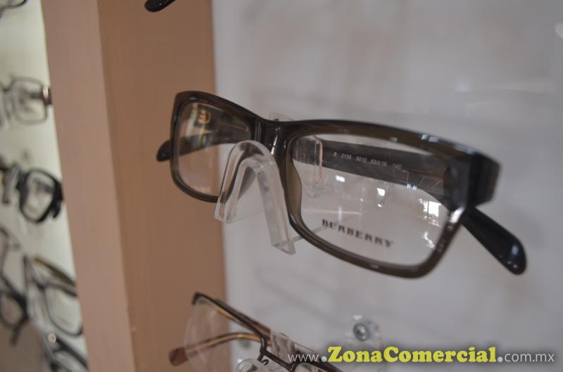  Lentes graduados y Lentes para sol de las marcas Tom Ford, Prada, Azzaro, Oakley, Guess, Burberry, Versace, Ray Ban, Lacoste, Dolce and Gabbana, Calvin Klein, Converse, Perry Ellis, Bulgari, Nine West, Nike entre otras.