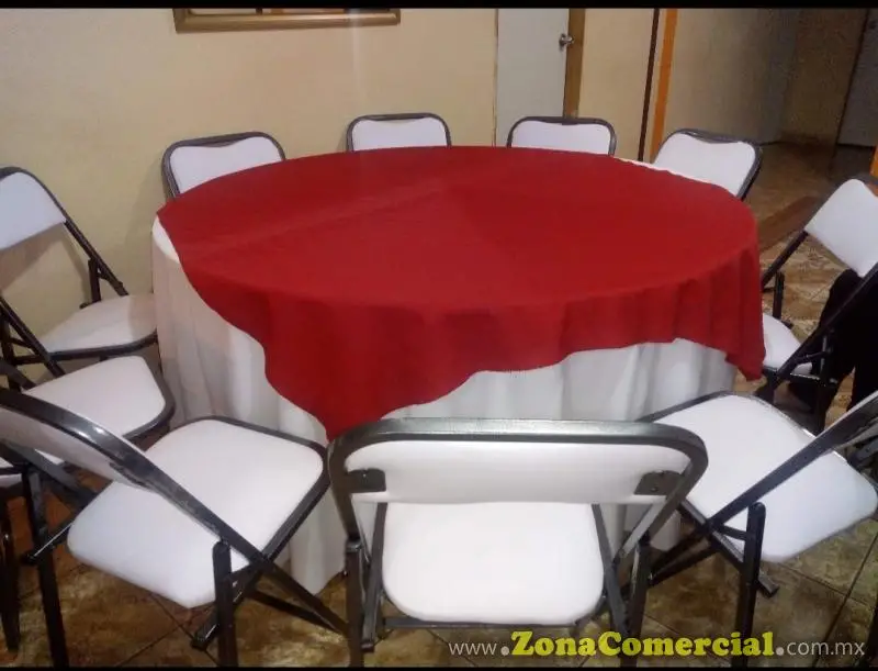 mesas redondas para 10 personas con mantel y cubre mantel 