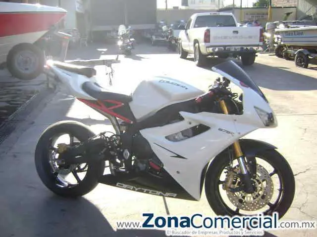 TRIUMPH 675 PROPIEDAD TITO